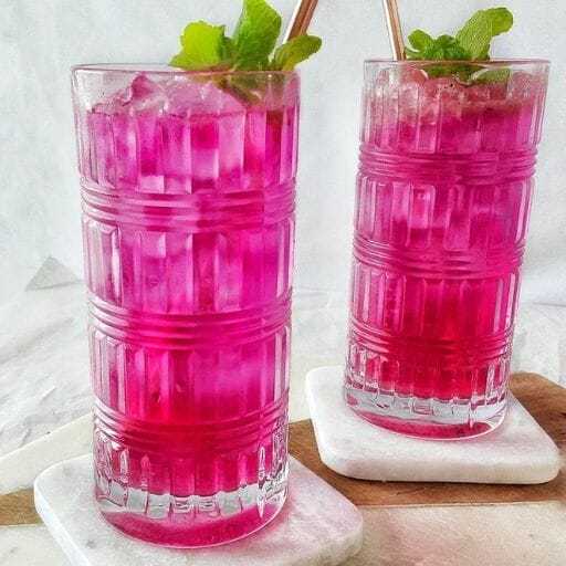 How to Prepare a Dragonfruit Refresher